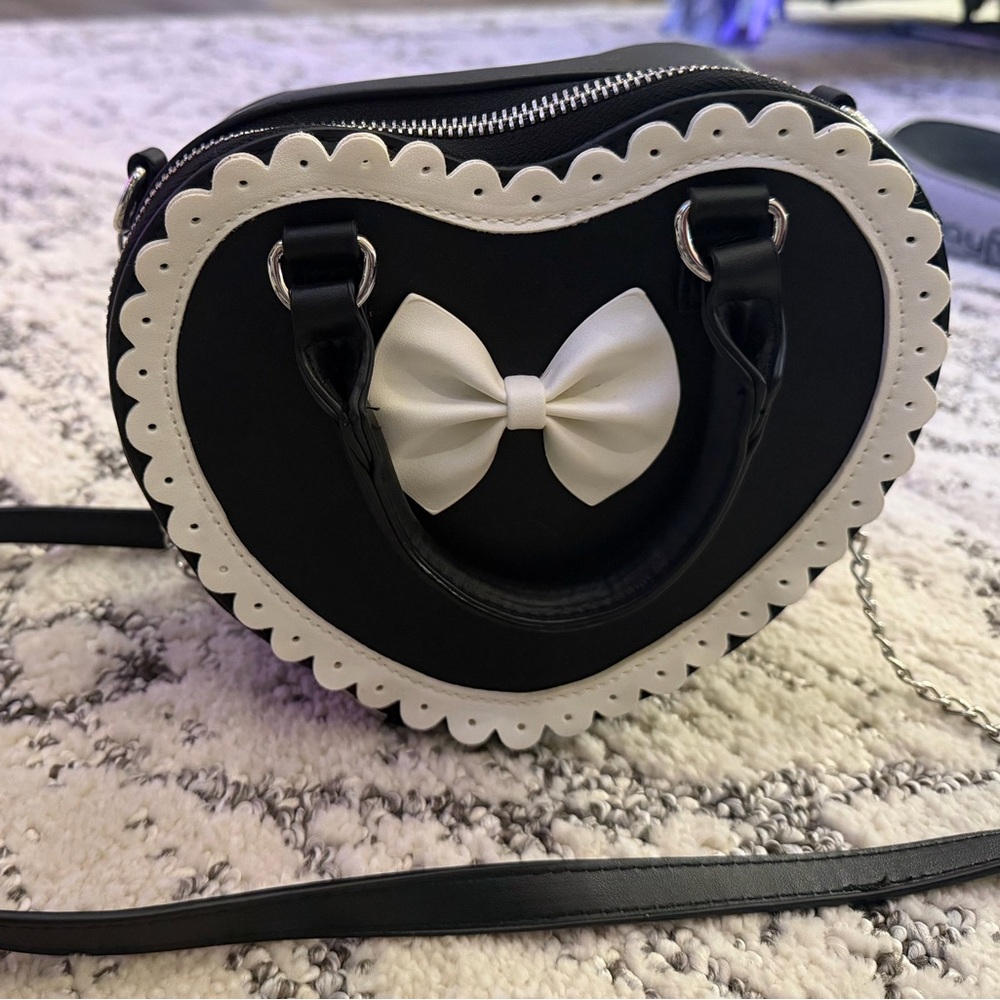 Hot Topic Black and White Heart Crossbody Bag